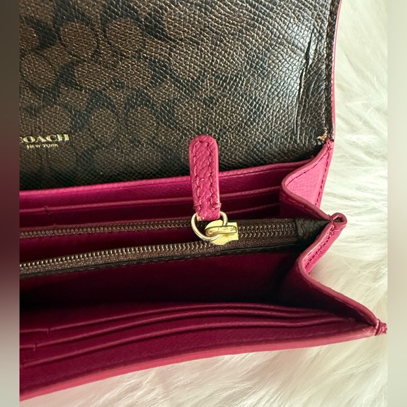Coach Wallet - Picture 9 of 9